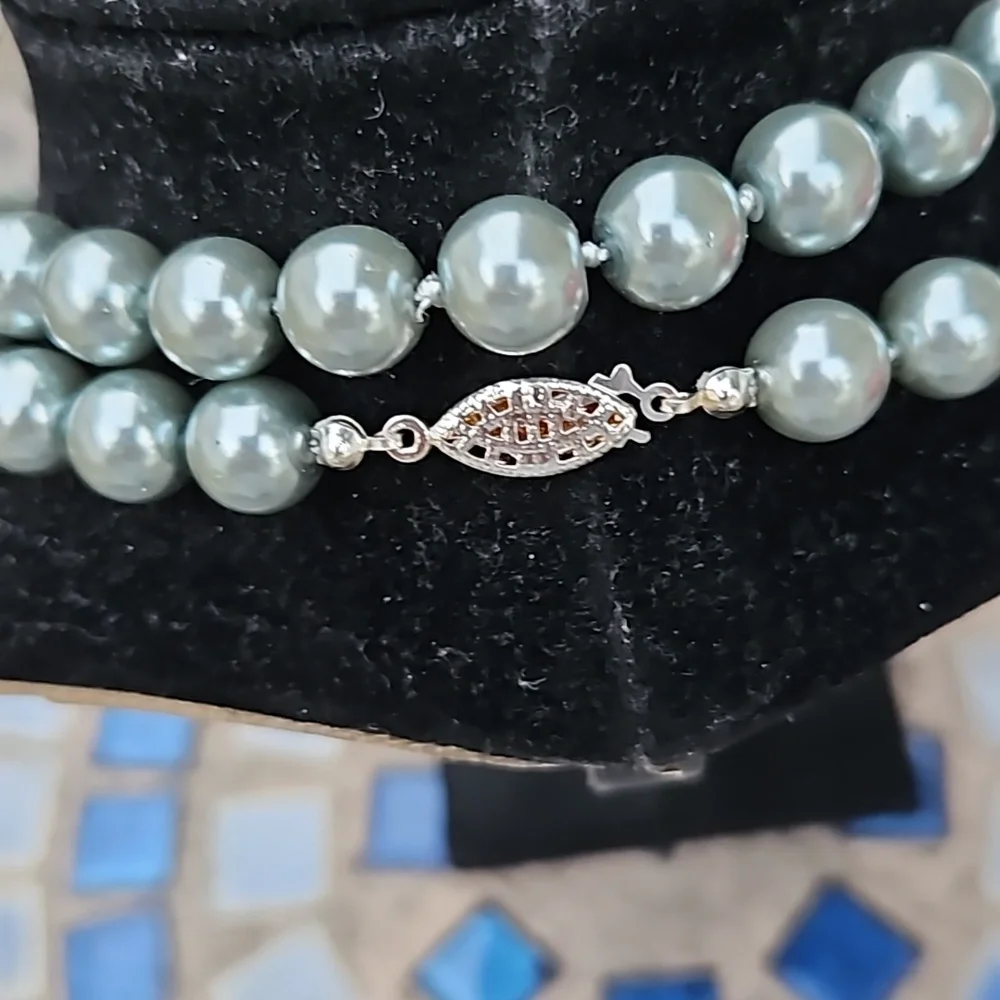 Luminous Faux Pearl Hand Knotted Necklace Double Layered Fish Hook Clasp Gray W